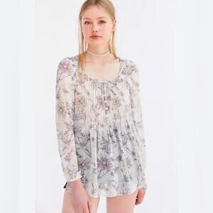 Urban Outfitters Kimchi Blue Floral Pintucked Blouse size M